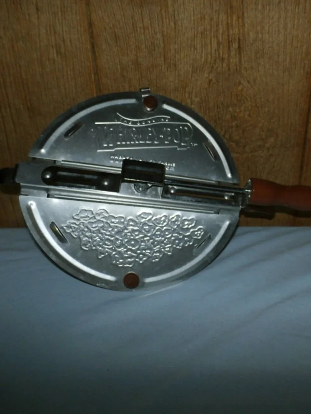 The Genuine Whirley-Pop Stovetop Popcorn Popper Aluminum Hand Crank 6 qt Lid